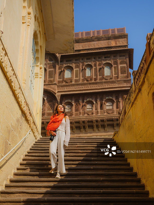 在印度焦特布尔探索梅兰加尔堡的女人图片素材