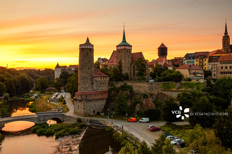 旅游目的地：日落时分的包岑老城（德国萨克森州）图片素材