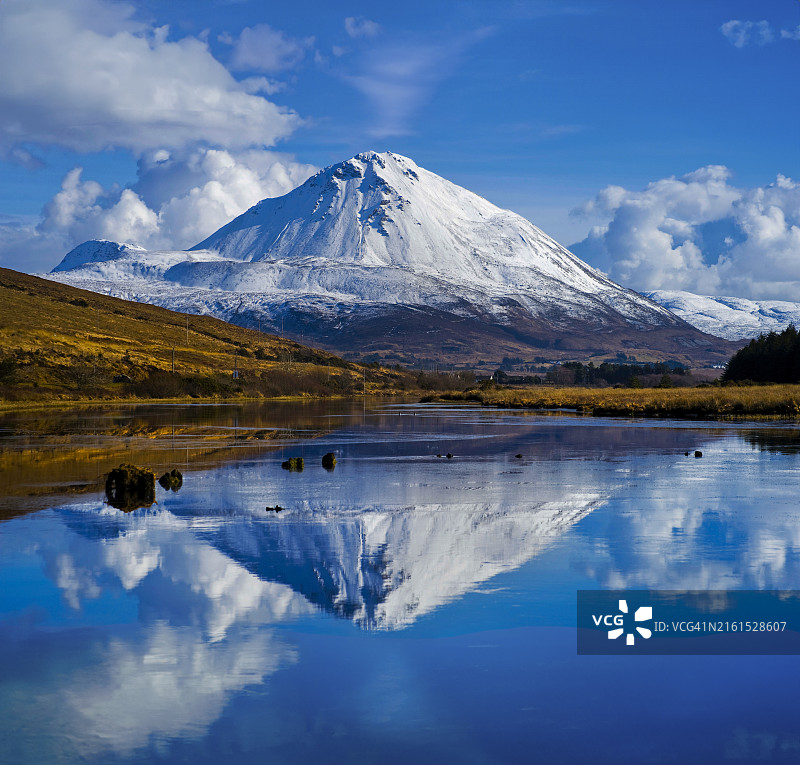 爱尔兰多尼戈尔郡埃里加尔山雪景图片素材
