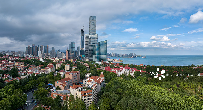 中国山东省青岛城市景观航拍视角图片素材