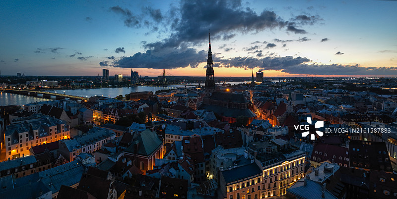 拉脱维亚里加城市夜景航拍图片素材