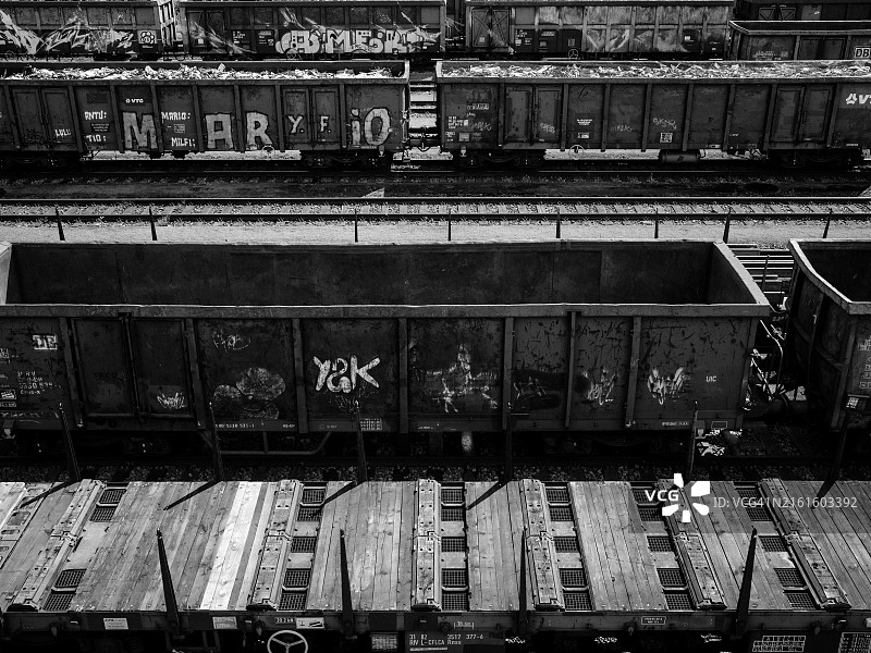 卢森堡埃施-苏尔-阿尔泽特的铁路轨道图片素材