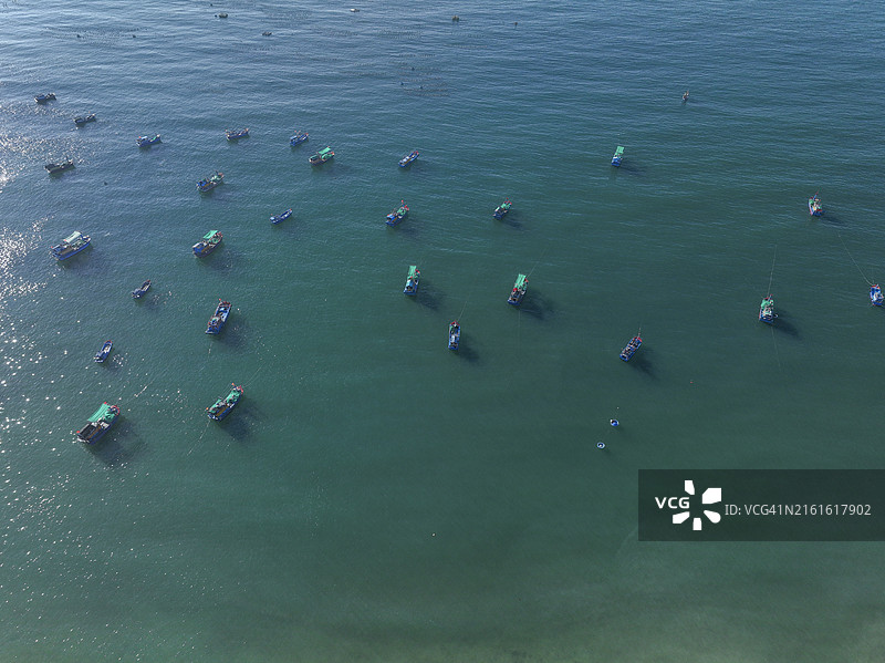 前往越南富安省的迎风塔、石头海滩、燕岛和岬角，探索珊瑚生态系统，享受一次充电和放松的旅行。图片素材