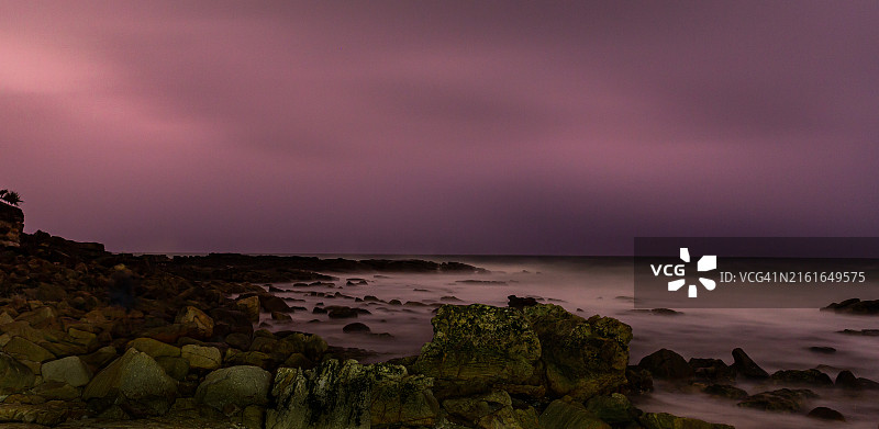 日落时大海对着天空的美景图片素材