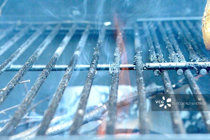 烧烤架特写图片素材