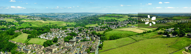 西约克郡霍沃思夏季全景航拍图片素材