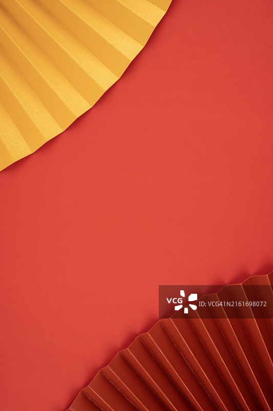 红色背景上的红黄色折纸抽象背景图片素材