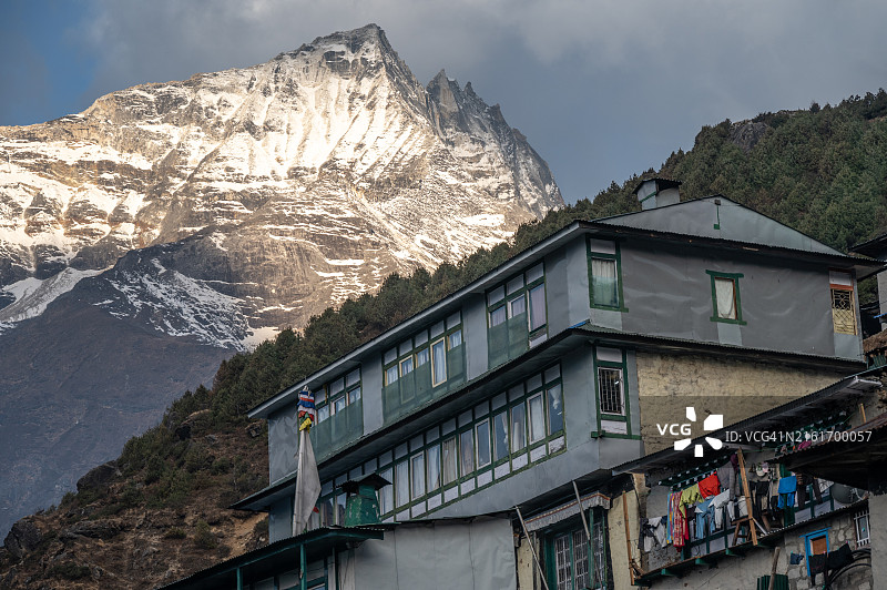 从珠穆朗玛峰尼泊尔南崎巴扎看到的孔德里峰（海拔6187米）图片素材