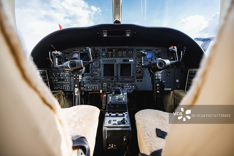 豪华私人飞机驾驶舱内饰图片素材