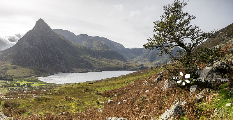 英国斯诺多尼亚，特里凡山和奥格登湖的奥格温山谷图片素材