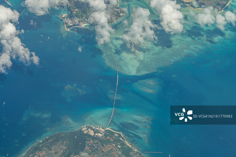 冲绳珊瑚海滩大桥航拍景观图片素材