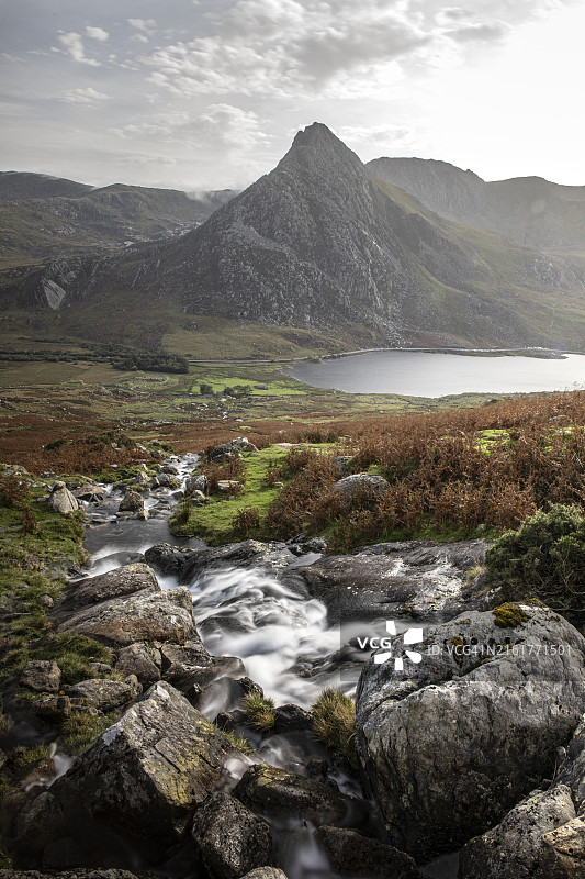 英国斯诺多尼亚，特里凡山和奥格登湖的奥格温山谷图片素材