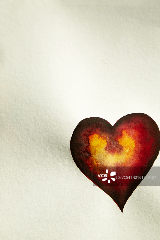 白色背景上的心形绘画图片素材