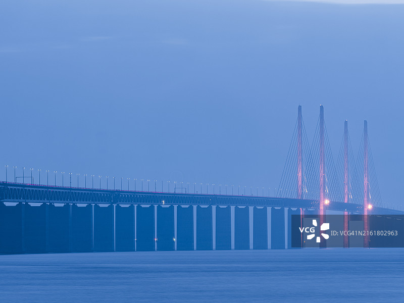 厄勒海峡大桥黄昏剪影图片素材