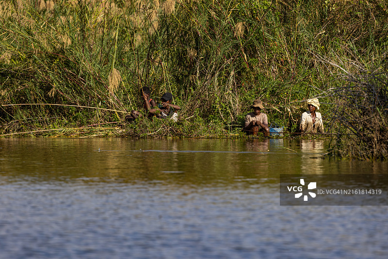 Ankarafantsika国家公园Ravelobe湖的传统捕鱼方式图片素材