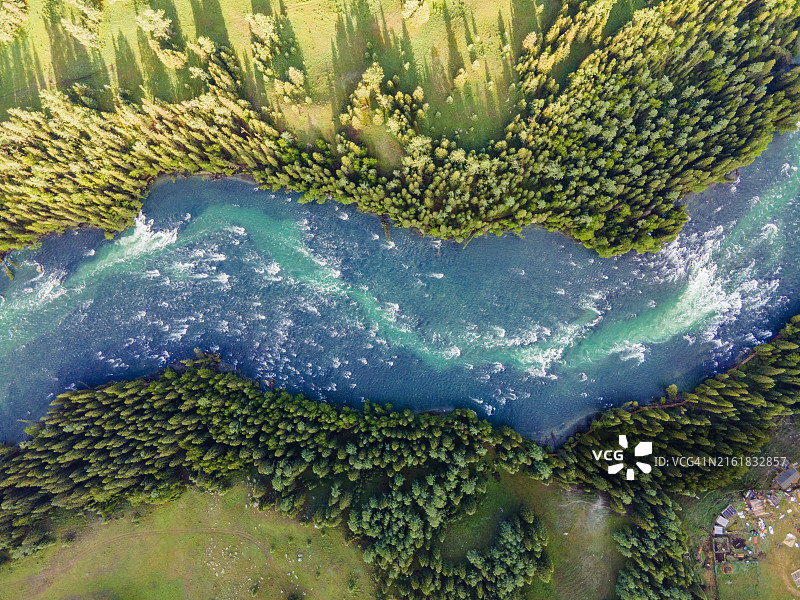 喀纳斯河，中国新疆图片素材