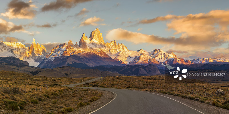 通往费兹罗伊峰的公路 – 巴塔哥尼亚埃尔查尔滕雪山山脉图片素材