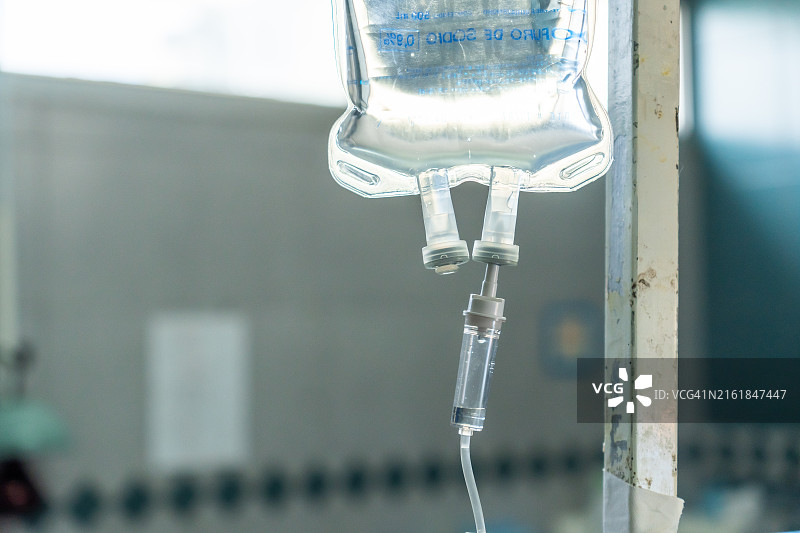 医院背景上的静脉滴注图片素材