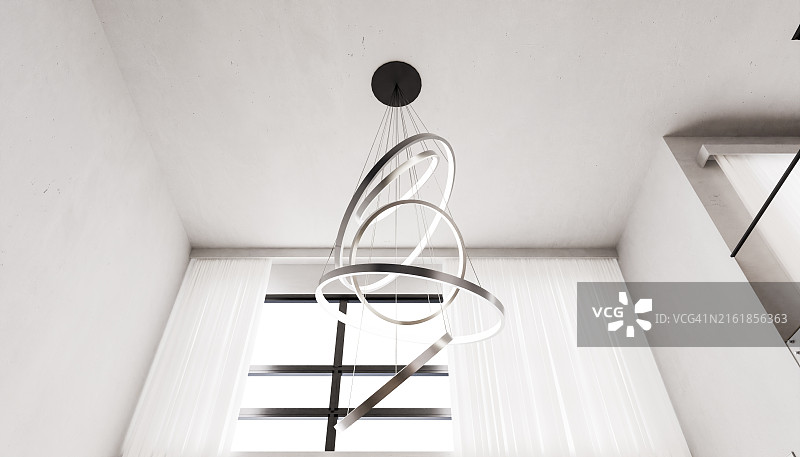 仰视：房子内悬挂的装饰品，背景是带窗帘的窗户图片素材