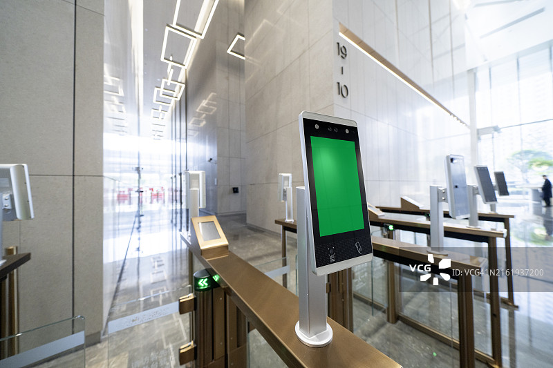 办公楼内的人脸识别闸机图片素材