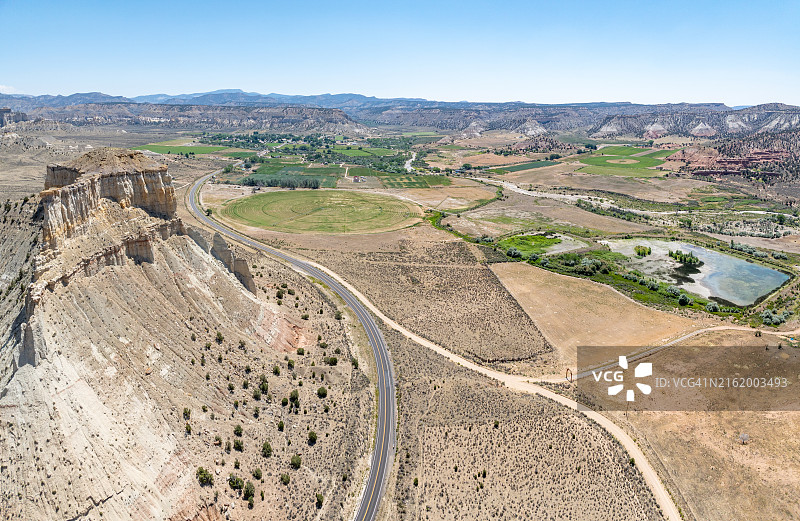 美国犹他州亨利维尔附近的12号风景道图片素材
