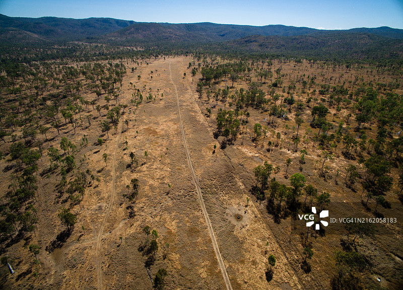 澳大利亚内陆米尔斯特里姆附近土路的航拍视角图片素材