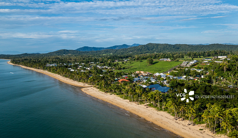 澳大利亚昆士兰州米申海滩棕榈树航拍景观图片素材