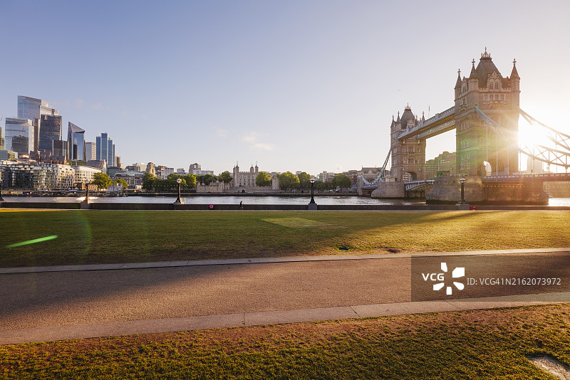 日出时分的伦敦城市风光图片素材