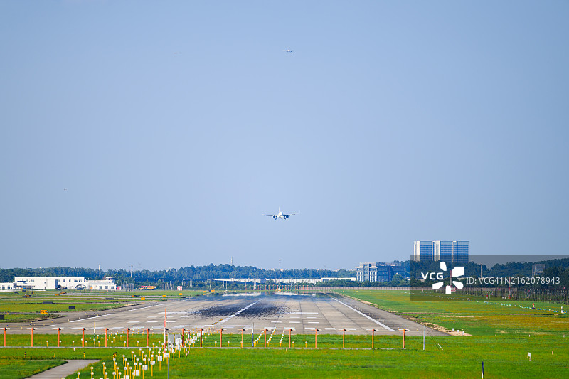 飞机降落图片素材