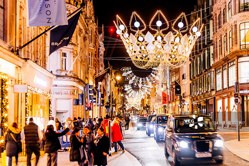 冬季伦敦邦德街的圣诞灯饰和豪华商店图片素材