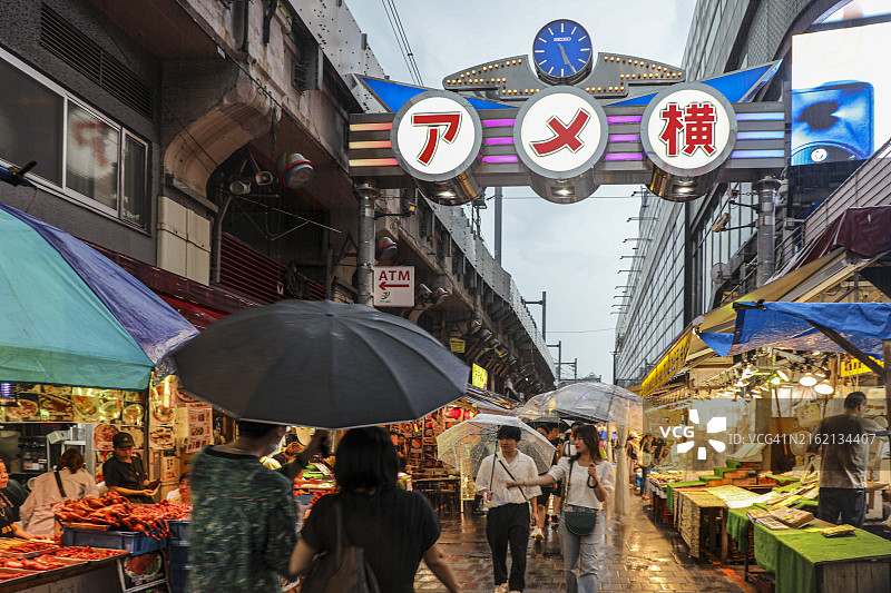 雨天的上野阿美横丁市场图片素材
