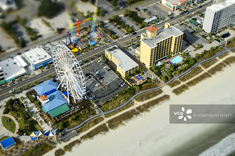 移轴，默特尔比奇摩天轮和木板路图片素材