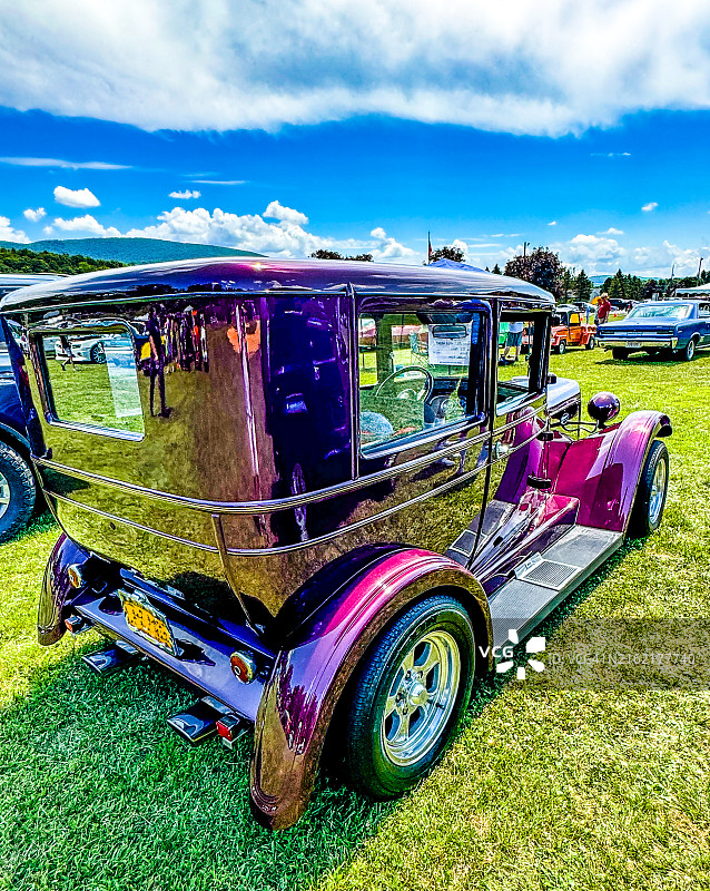 紫色1927年威利斯惠比特汽车的后部/乘客侧视图图片素材