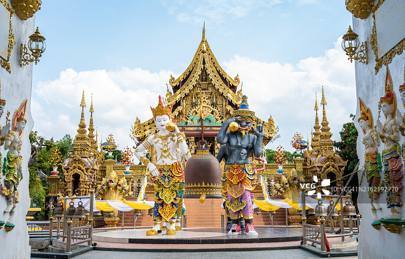 泰国清莱府แสงแก้วโพธิญาณ寺庙的寺庙美景图片素材