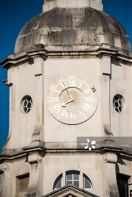 皇家骑兵卫队大楼的塔楼和时钟图片素材