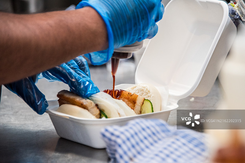 准备猪肉刈包图片素材