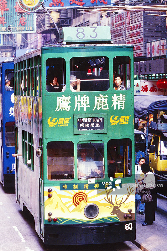 香港岛上环德辅道中电车图片素材