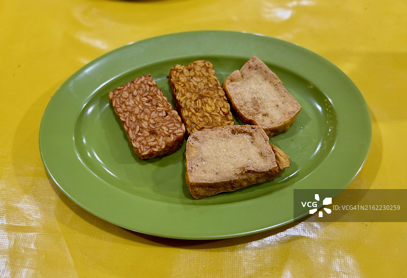 炸豆腐和丹贝图片素材