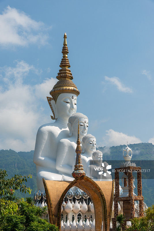泰国碧差汶府考科县的Phra That Pha Son Kaew寺图片素材
