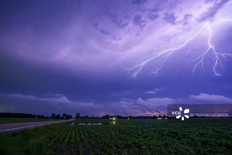 顶部的电力网络图片素材