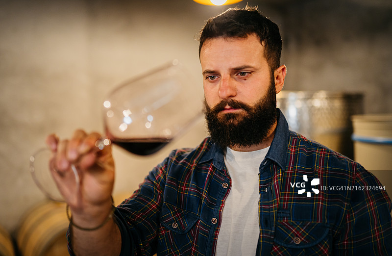 品尝美味的时刻图片素材