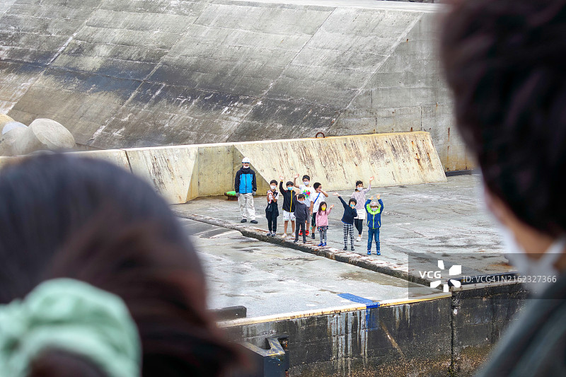 东海汽船Sarubia Maru号从东岛的东岛港出发前往东京图片素材