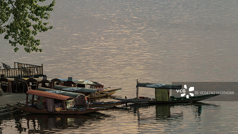 从尼沙特·巴格看到的达尔湖 - 克什米尔 - 印度图片素材