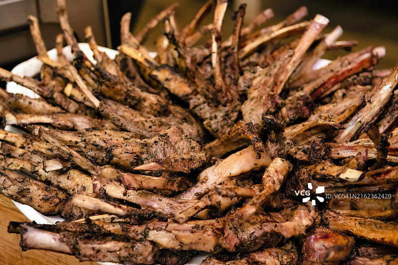 煮熟的羊排堆图片素材