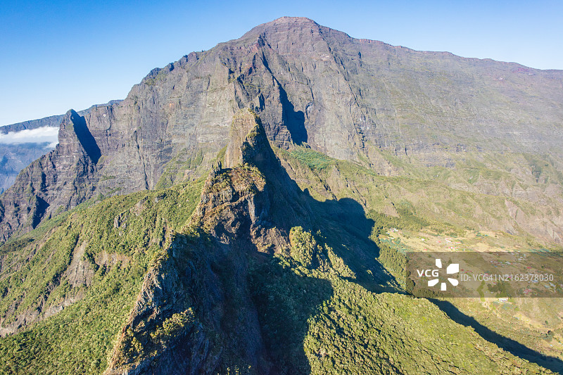 直升机俯瞰留尼汪岛图片素材