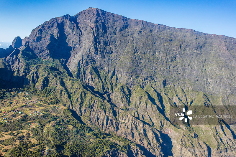 直升机俯瞰留尼汪岛图片素材