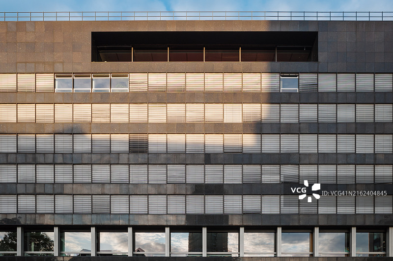 具有简约设计的现代办公楼外墙图片素材