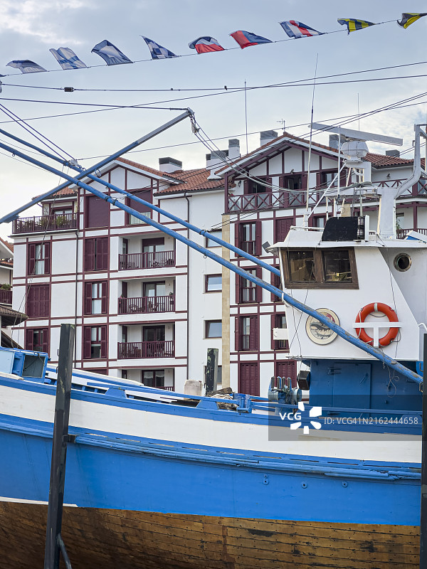 洪达里比亚码头上的渔船图片素材