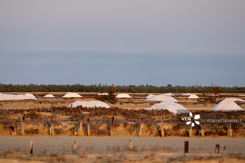 马达加斯加的盐堆图片素材