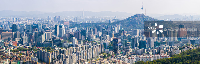 韩国首尔摩天大楼城市景观鸟瞰全景，远眺南山塔图片素材